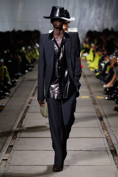 Look 11